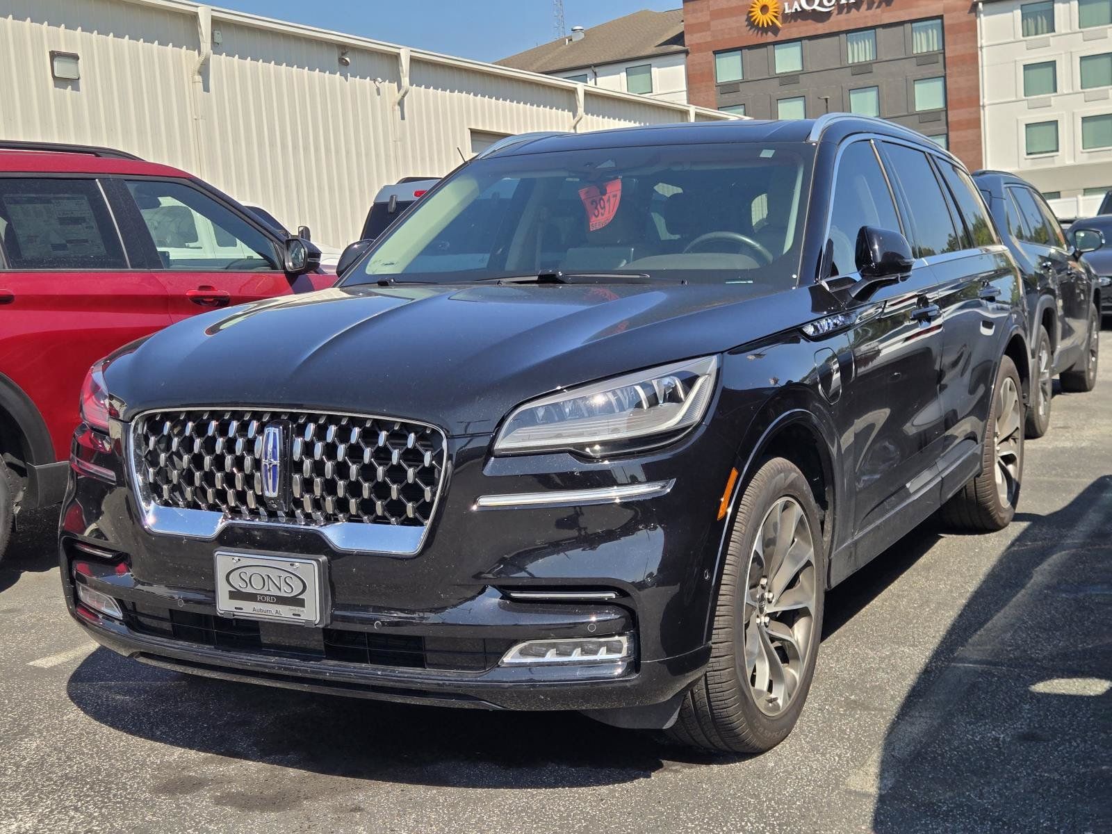 Used 2022 Lincoln Aviator Grand Touring w/ Elements Package Plus AWD/4WD image 2