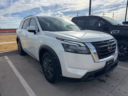 Certified 2024 Nissan Pathfinder SV image 1
