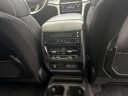Used 2022 Jeep Grand Cherokee L Limited AWD/4WD image 21