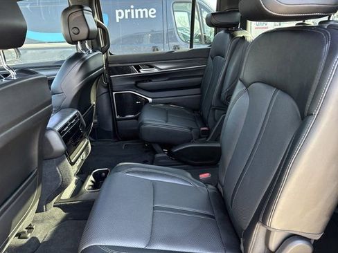 Used 2024 Jeep Wagoneer Series III w/ Premium Group I image 6