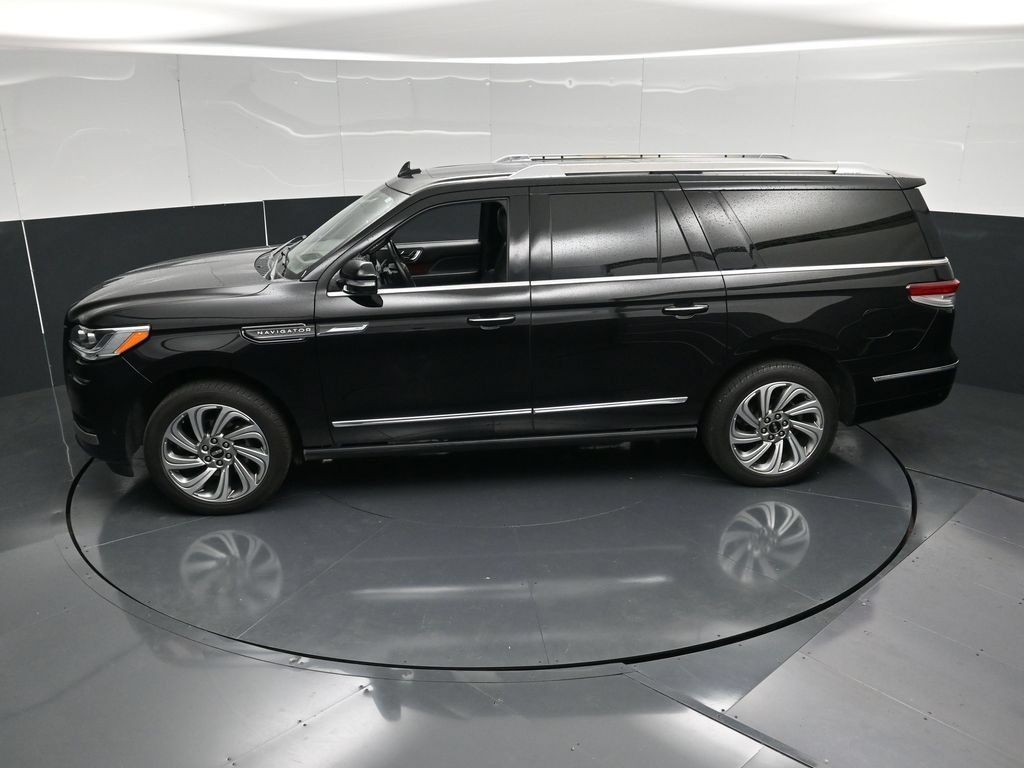 Used 2022 Lincoln Navigator L Reserve AWD/4WD image 57