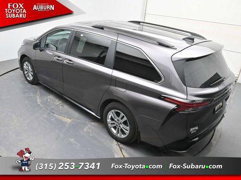 Used 2022 Toyota Sienna XSE w/ XSE Plus Package image 23
