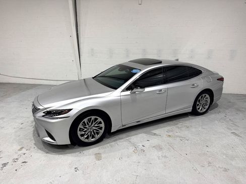 Used 2018 Lexus LS 500 w/ Accessory Package (Z1) RWD image 25