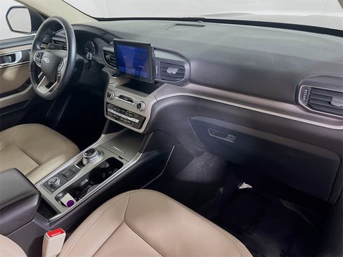 Used 2023 Ford Explorer XLT w/ Equipment Group 202A image 27