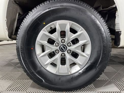 Used 2024 Nissan Frontier SV image 15