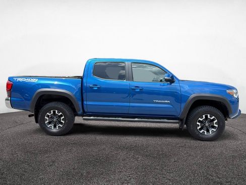 Used 2018 Toyota Tacoma TRD Off-Road AWD/4WD image 8