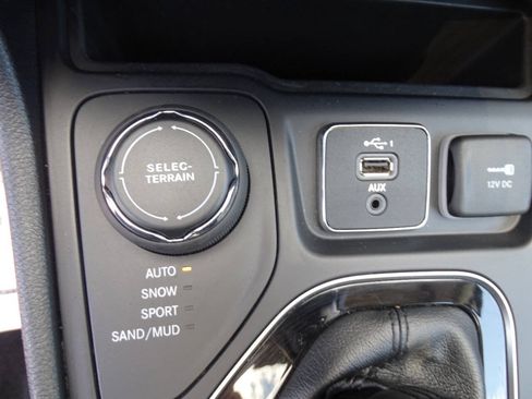 Used 2019 Jeep Cherokee 4WD Limited w/ Luxury Group w/ Luxury Group image 36