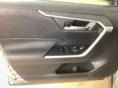 Used 2020 Toyota RAV4 XLE AWD/4WD image 11