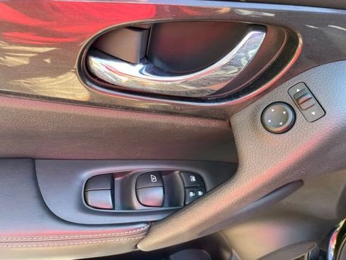 Used 2017 Nissan Rogue SV AWD/4WD image 14