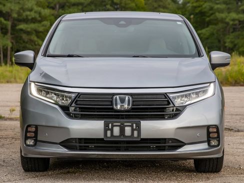 Used 2021 Honda Odyssey Touring image 2
