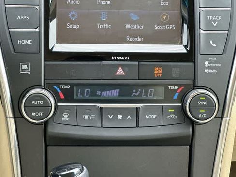 Used 2017 Toyota Camry XLE FWD image 13