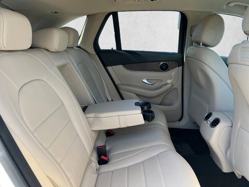 Used 2019 Mercedes-Benz GLC 300 4MATIC image 25