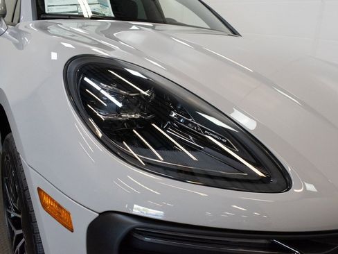 New 2026 Porsche Macan image 12