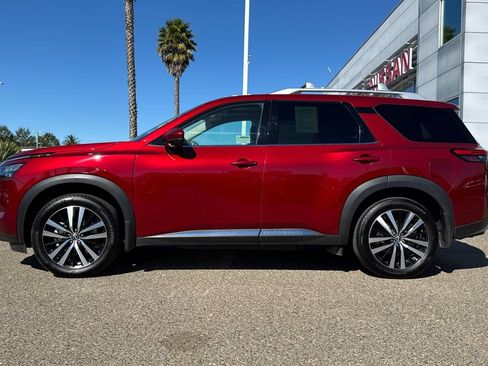 Used 2025 Nissan Pathfinder Platinum w/ Cargo Package image 7