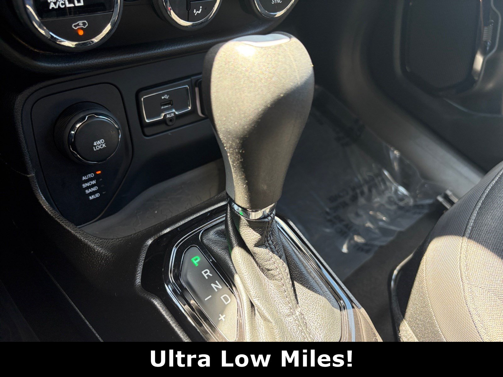Used 2017 Jeep Renegade Altitude AWD/4WD image 26