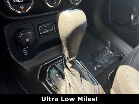 Used 2017 Jeep Renegade Altitude AWD/4WD image 26