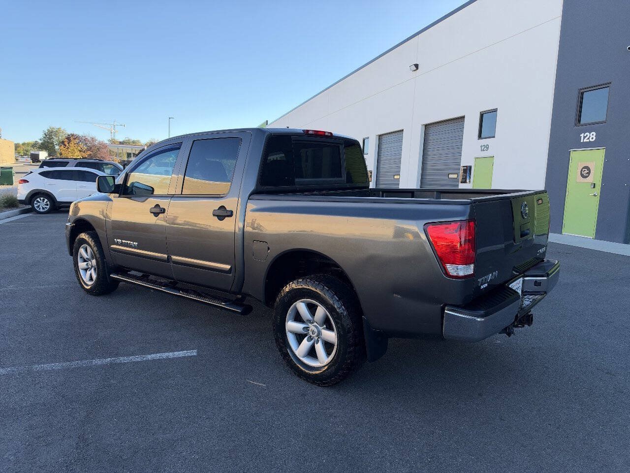 Used 2011 Nissan Titan SV AWD/4WD image 7