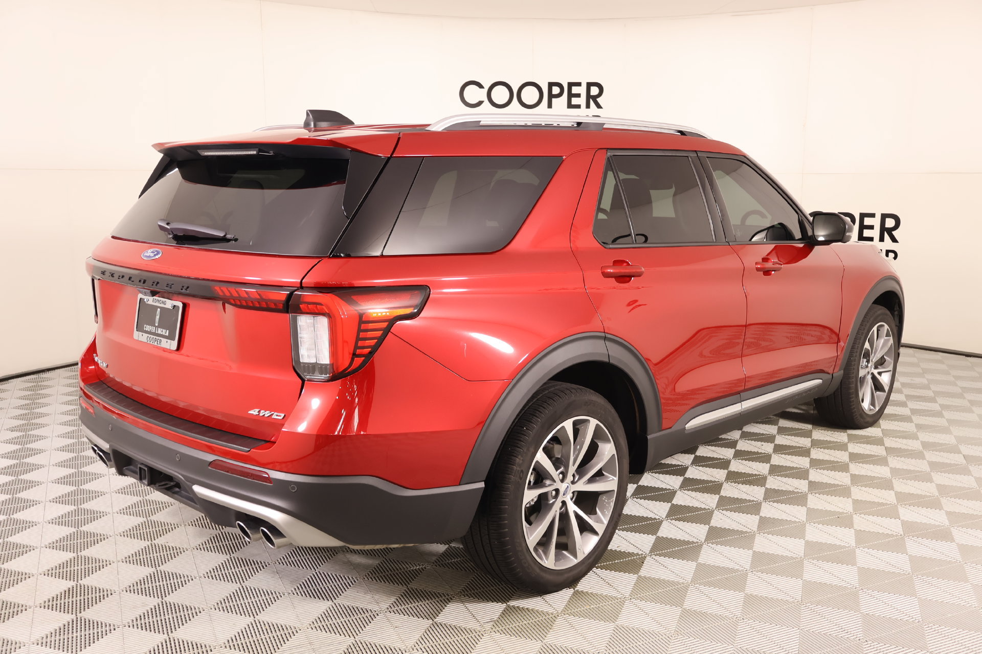 Used 2025 Ford Explorer Platinum w/ Ultimate Package AWD/4WD image 23