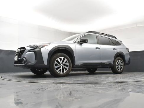 Used 2023 Subaru Outback Premium AWD/4WD image 21