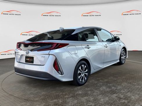 Used 2022 Toyota Prius Prime XLE FWD image 8