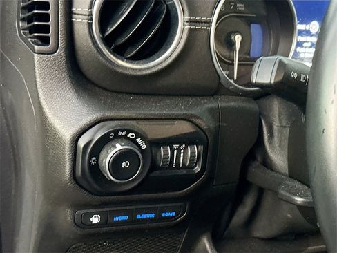 Used 2021 Jeep Wrangler Unlimited Sahara image 11