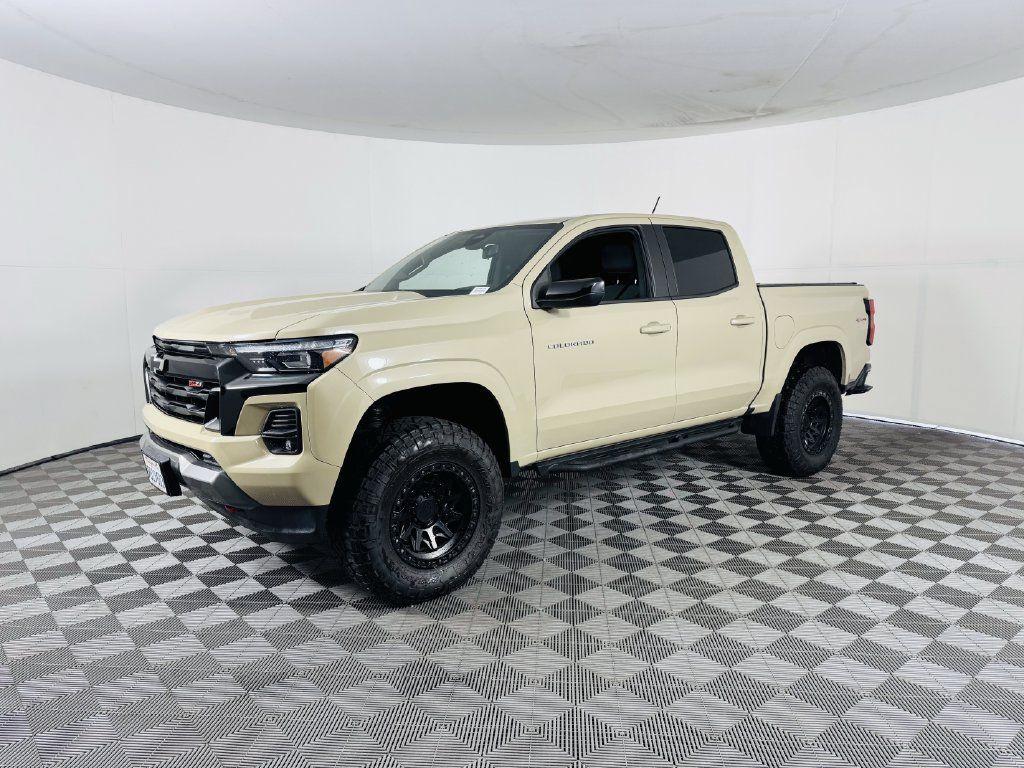 Used 2023 Chevrolet Colorado Z71 AWD/4WD image 4