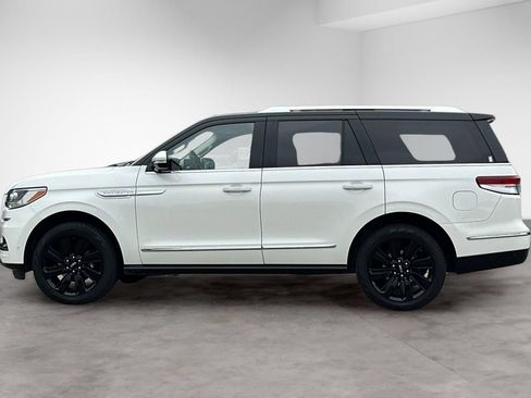 Used 2024 Lincoln Navigator Reserve AWD/4WD image 2