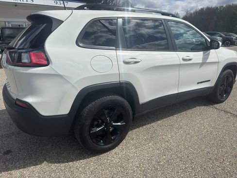 Used 2019 Jeep Cherokee Latitude w/ Cold Weather Group AWD/4WD image 12