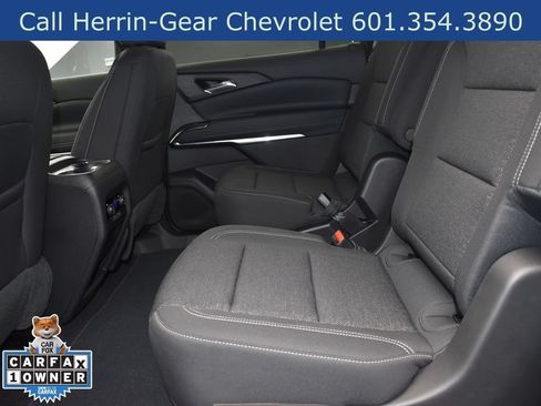 Used 2025 Chevrolet Traverse LT FWD image 15