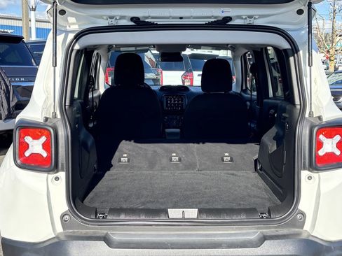 Used 2023 Jeep Renegade Latitude image 33