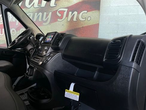 Used 2024 RAM ProMaster 2500 w/ Convenience Group image 11