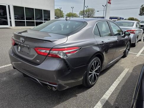 Used 2019 Toyota Camry SE w/ Convenience Package image 2