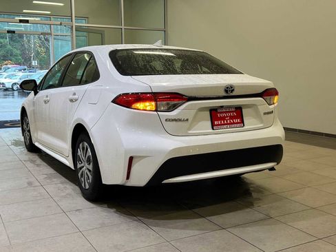 Certified 2022 Toyota Corolla LE image 4