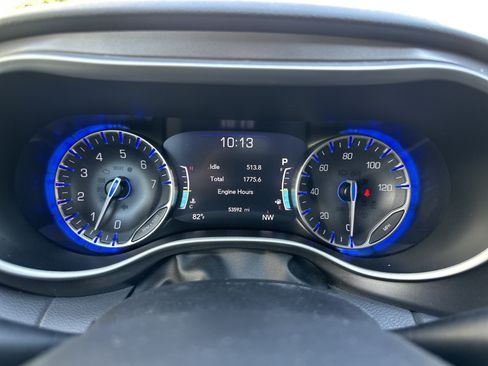 Used 2024 Chrysler Pacifica Touring-L FWD image 23