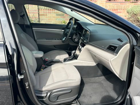 Used 2019 Hyundai Elantra SEL FWD image 11