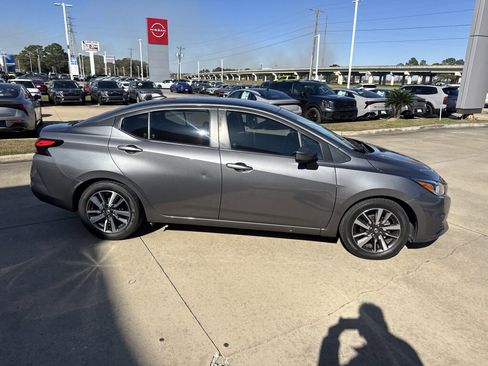 Used 2021 Nissan Versa SV image 12