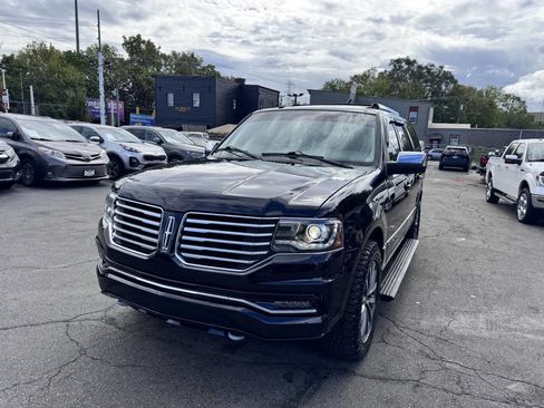 Used 2016 Lincoln Navigator Select image 4