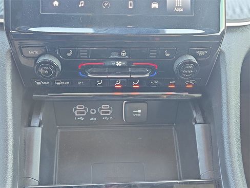 Used 2025 Jeep Grand Cherokee Laredo w/ Luxury Tech Group I image 24