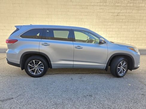 Used 2017 Toyota Highlander XLE image 6