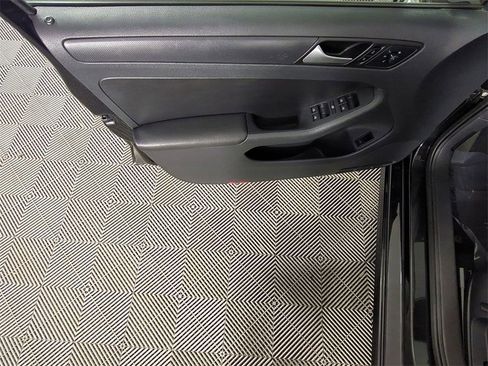Used 2014 Volkswagen Jetta SE image 19