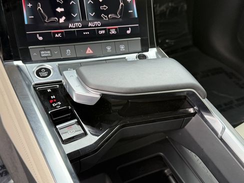 Used 2022 Audi e-tron Premium image 27