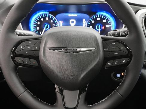 Used 2024 Chrysler Pacifica Limited w/ S Appearance Package image 25