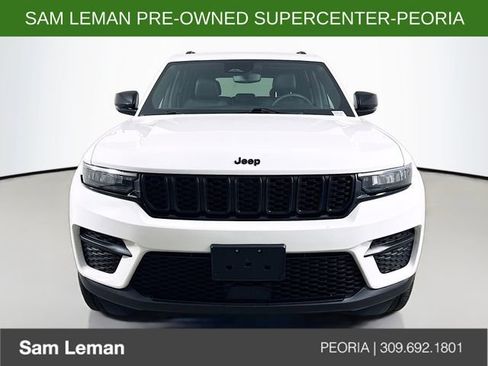 Used 2023 Jeep Grand Cherokee Altitude image 2