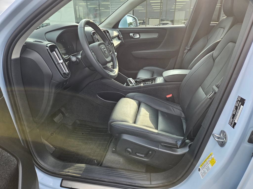 Used 2024 Volvo XC40 B5 Plus AWD/4WD image 10