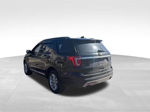 Used 2017 Ford Explorer XLT image 7
