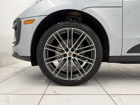 Certified 2026 Porsche Macan AWD/4WD image 16