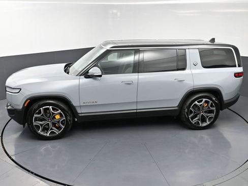 Used 2022 Rivian R1S Launch Edition image 45