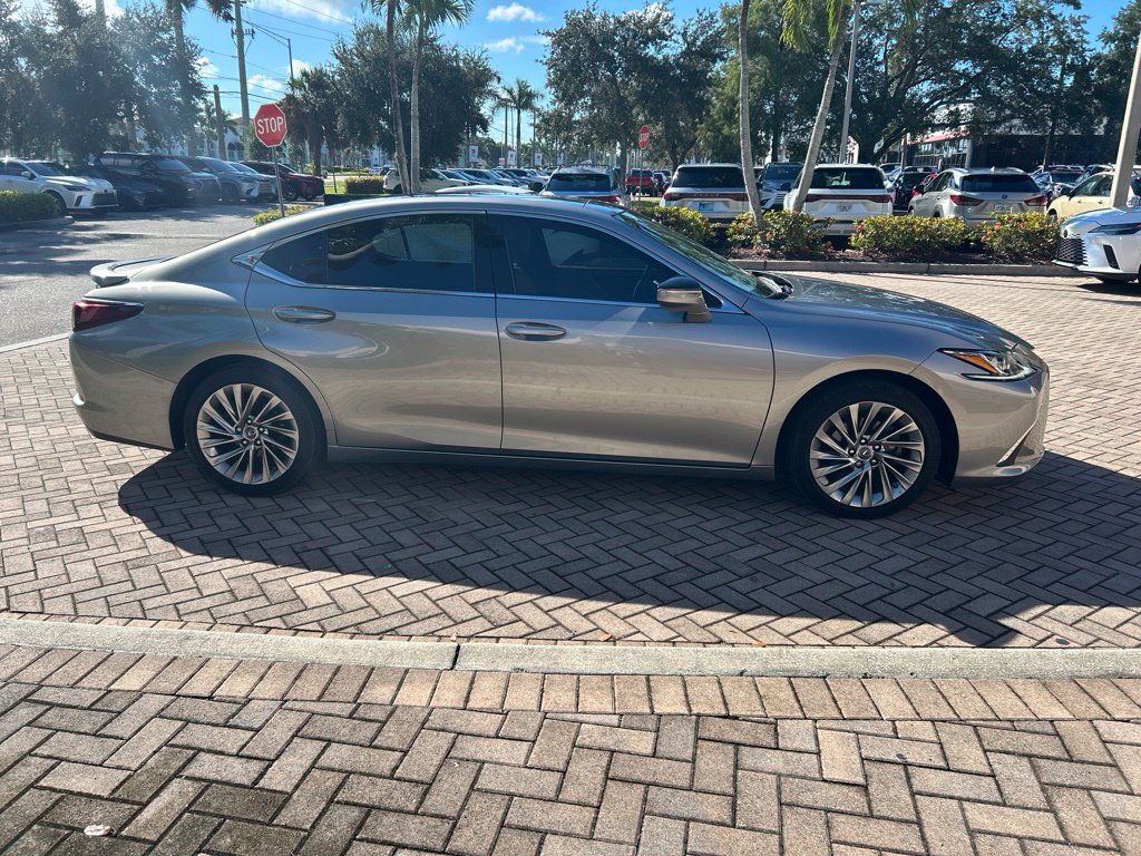 Used 2019 Lexus ES 350 w/ Accessory Package FWD image 2