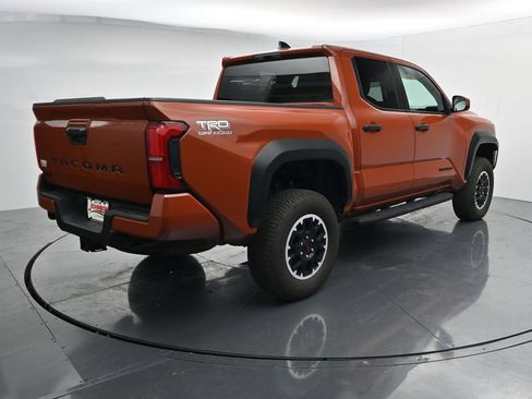 Used 2025 Toyota Tacoma TRD Off-Road AWD/4WD image 7