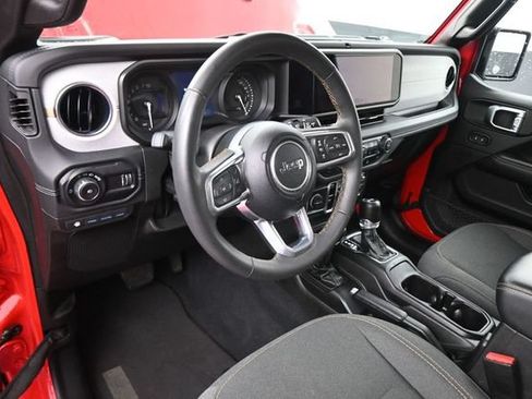 Used 2024 Jeep Wrangler Unlimited Sahara AWD/4WD image 21